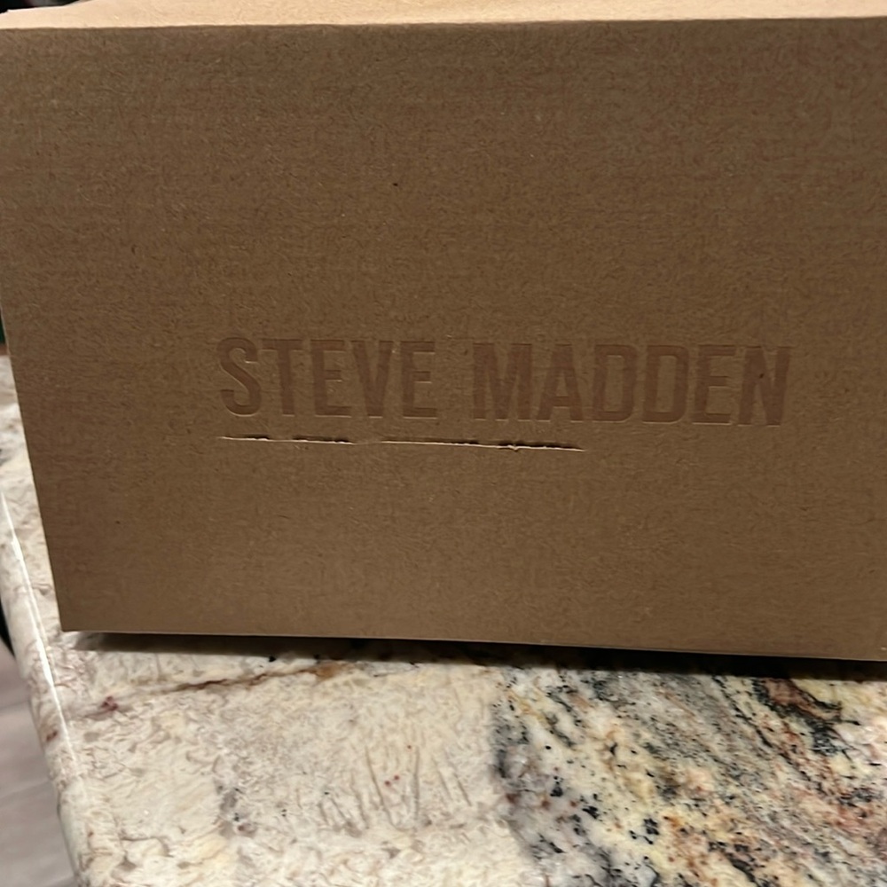 Steve Madden, Amani Green size 9 1/2